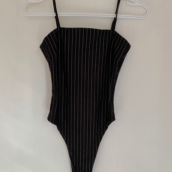 ✨SALE✨Striped Bodysuit - Picture 4 of 6